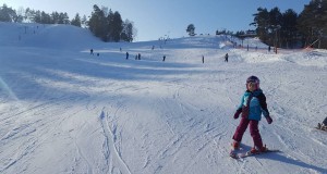 Ferie z dzieckiem na Mazurach – stoki narciarskie, zamki, parki rozrywki 