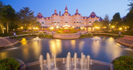 Noc w Disneylandzie? Zobacz, dlaczego warto wybrać nocleg w hotelu Disneya 